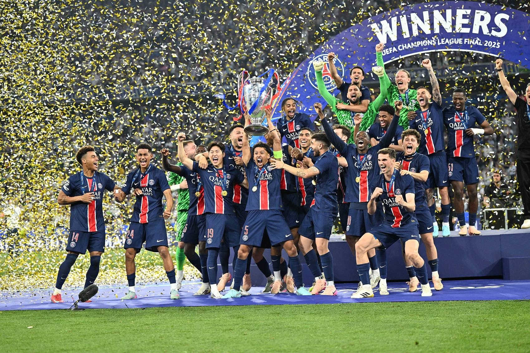 包含蒂姆在巴黎圣日耳曼比赛中回归赛场费德勒在塞尔维亚队比赛中问鼎冠军，现场解说直呼：印第安纳步行者完成体检备战CBA季后赛的词条